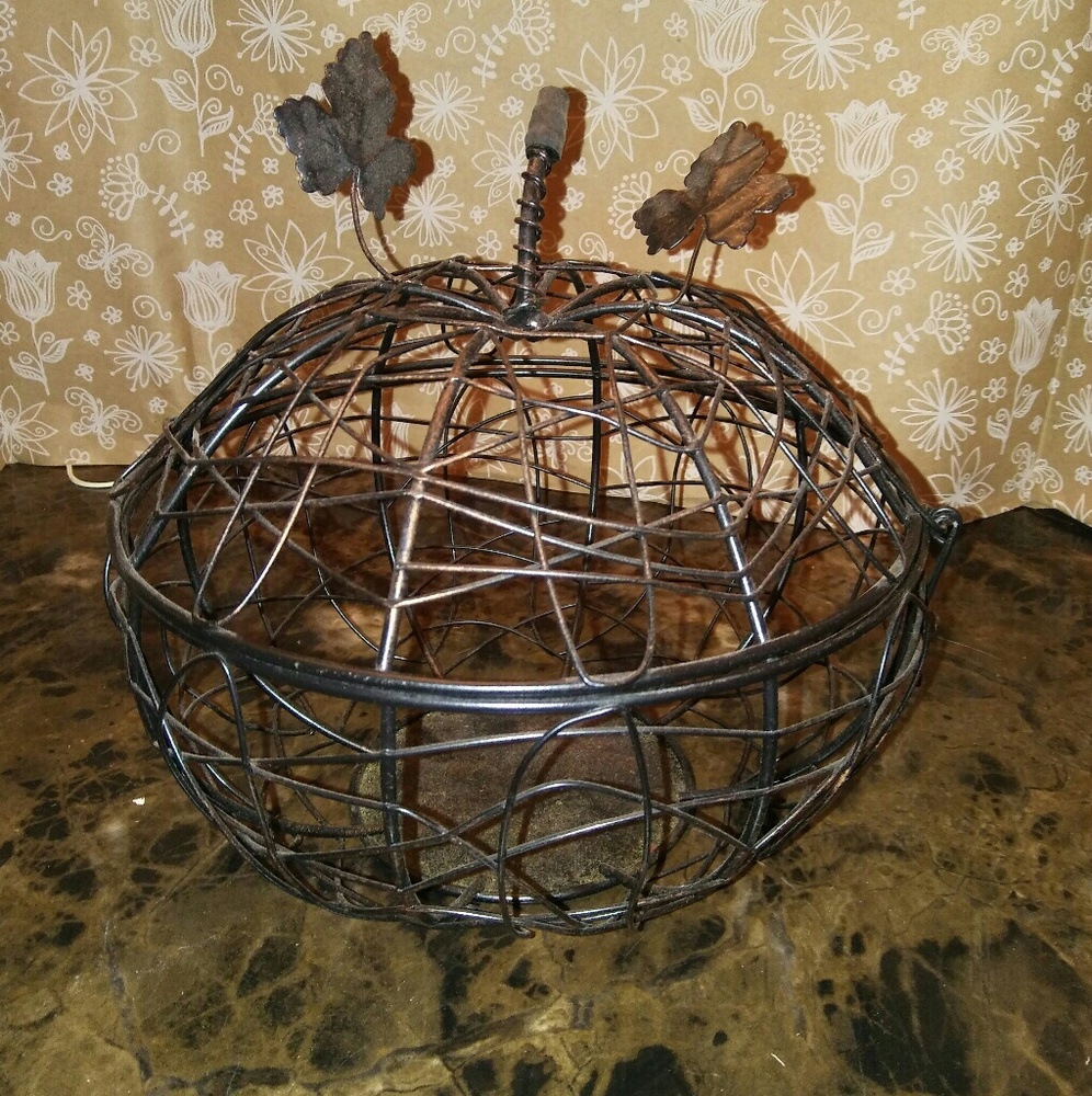 Metal Wire pumkin Shaped  Basket With Lid